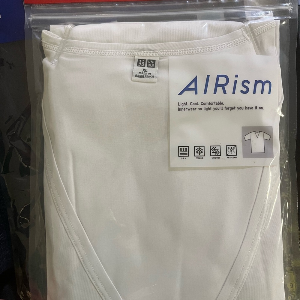 Uniqlo AIRism v neck t shirt